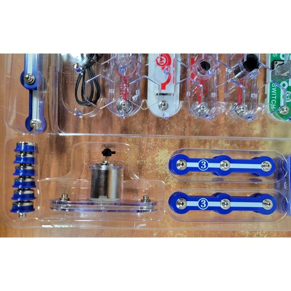 Snap Circuits Classic Electronics Exploration 60 Parts 300 Projects Ages 8+ STEM - Picture 8 of 16